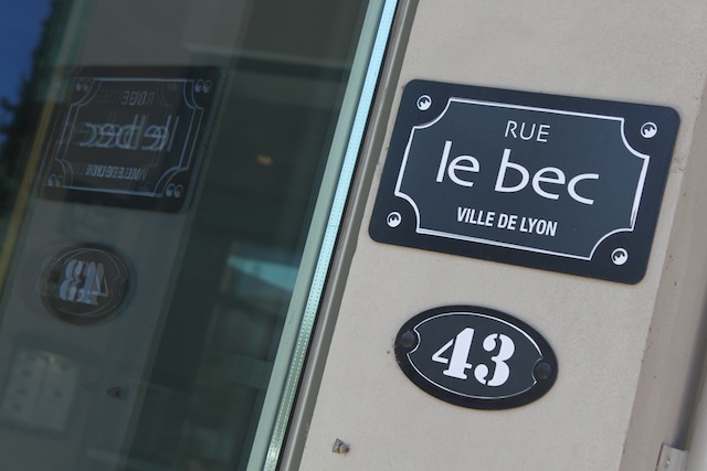 Le restaurant La Rue Le Bec dans le quartier des Docks à Lyon Confluence (2e) devrait inspirer la nouvelle enseigne du chef lyonnais, le Comptoir Le Bec - LyonMag