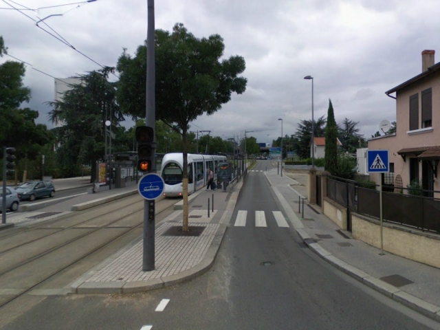 L'arrêt Boutasse-Camille Rousset à Bron - Photo Google Map