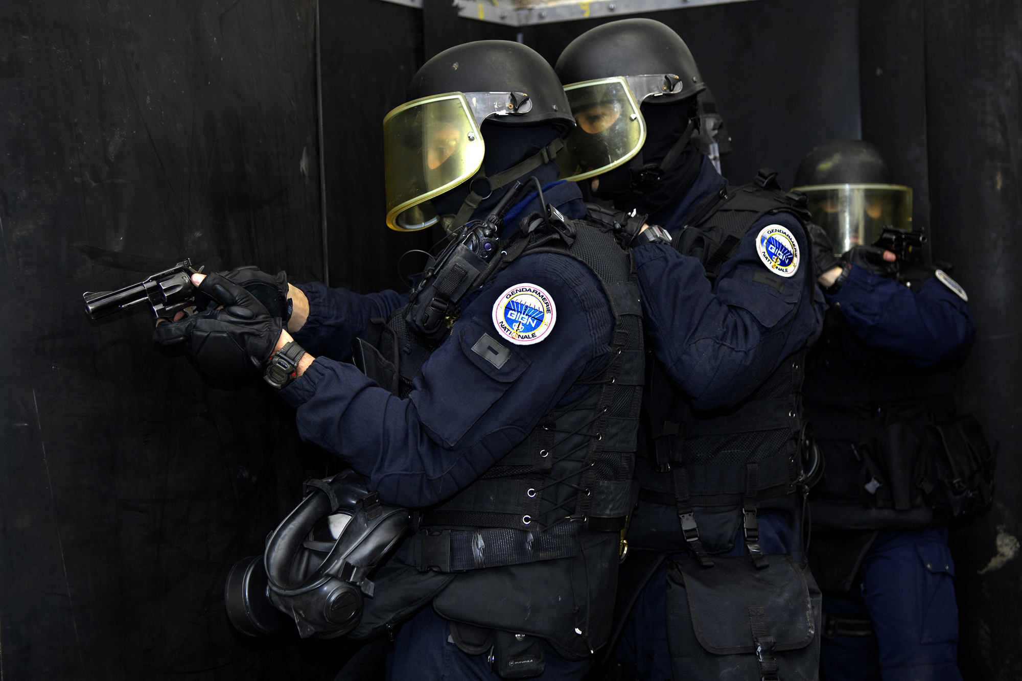 http://www.lyonmag.com/medias/images/gign-intervention-dans-un-batiment.jpg