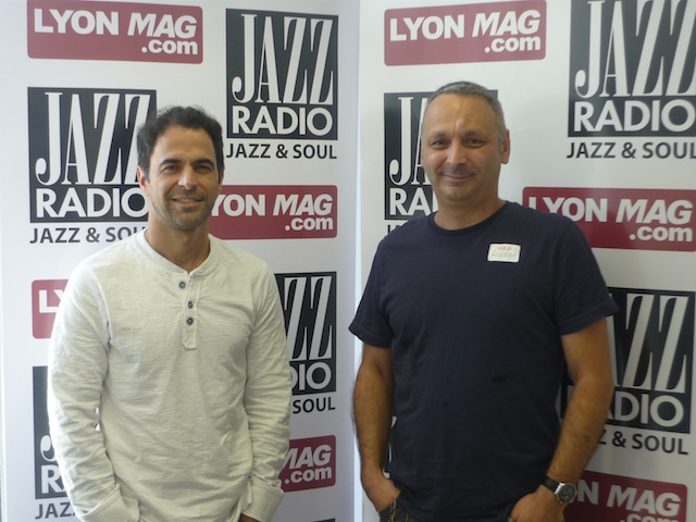 Les deux auteurs du spectacle Aulas à Collomb : Décines moi un Grand Stade dans les studios de Jazz Radio - JazzRadio/LyonMag