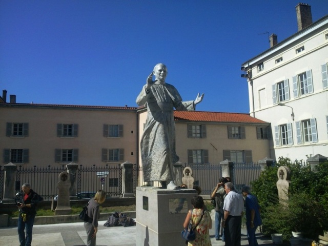 La statue du pape inaugurée en octobre 2011 - LyonMag