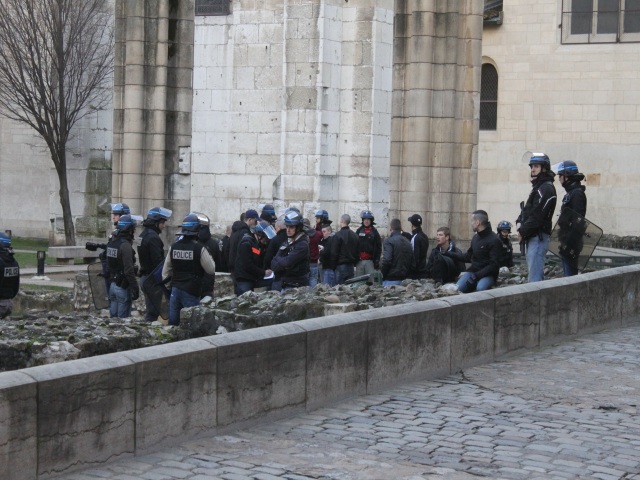 Les militants d'extrême-droite encadrés par la police - LyonMag.com