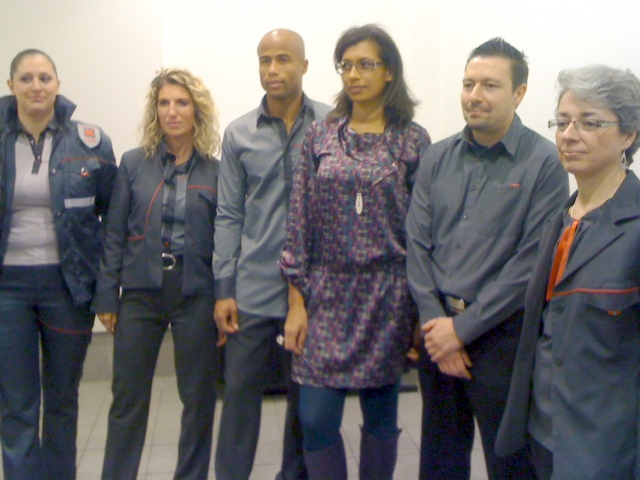 Les tenues 2012 des TCL, avec au centre, la créatrice, Sarah Diallo - Photo Lyonmag.com