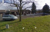 Le terre-plein dentral de la rue du Limousin à Meyzieu où a été retrouvé le corps du Georgien - Capture d'écran Google Images - DR