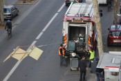 Les camions assurent leur tournée vendredi matin avenue Felix Faure à Lyon - LyonMag