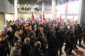 Les grévistes jeudi matin dans le hall du Grand Lyon, rue du Lac (Lyon-3e) - Lyonmag
