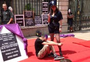 Les travailleurs du sexe se sont installés devant l'Hôtel de Ville de Lyon - Photo Lyonmag.com