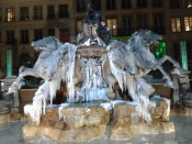 L'iceberg Bartholdi reflète à nouveau le Char triomphal de la Garonne dans la glace - Photo LyonMag