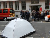 Les pompiers ont installé des tentes devant le SDIS69 - Photo LyonMag.com