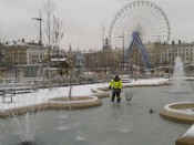 Les bassins de la place Bellecour vendredi midi - Photo LyonMag