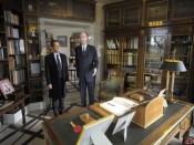 Yves de Gaulle accompagné ici de Nicolas Sarkozy - DR