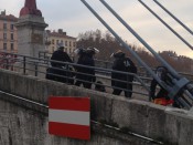 Une des interpellations, passerelle Saint-Georges (Photo LyonMag.com)