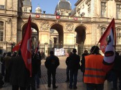 Les éboueurs étaient déjà lundi place de la Comédie - Lyonmag