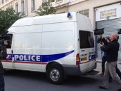 La valse des camions de police devant les locaux de la Police vendredi - Lyonmag