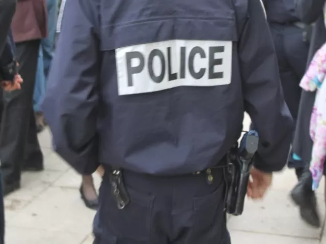 Vénissieux : menaces de mort, outrages, violences, un homme de 45 ans ne plie pas face aux policiers