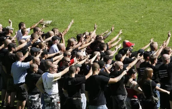 Banderole raciste : huit supporters lyonnais identifiés 