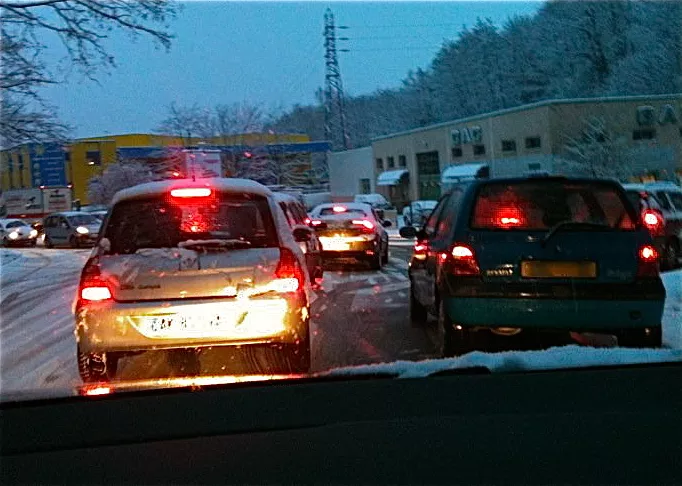 Lyon : la neige dérègle les transports