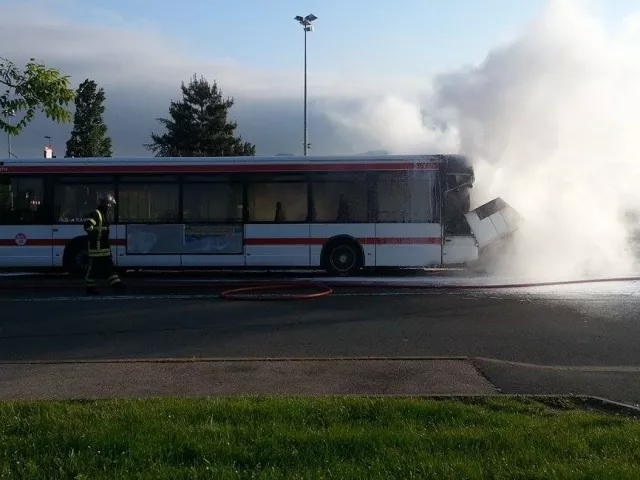 Un bus TCL prend feu à Dardilly