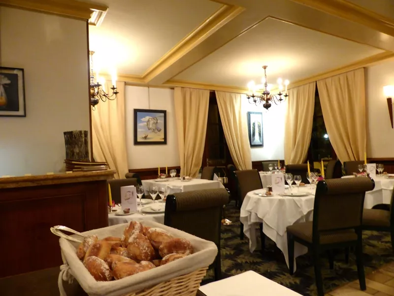 Le mythique restaurant Larivoire met sa vaisselle aux enchères à Lyon
