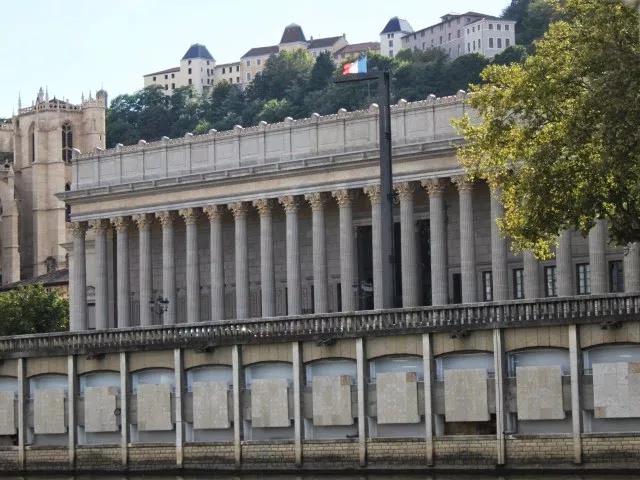 Justice : un prêtre jugé à Lyon ce mardi pour avoir hébergé des demandeurs d'asile