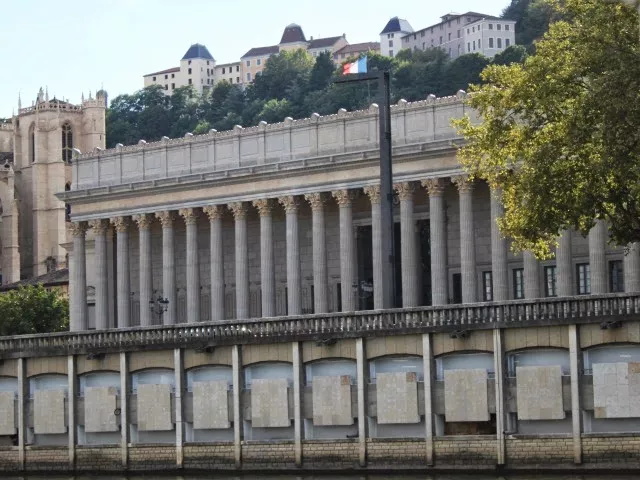 Lyon : le procès du "gang des saucissonneurs" s’ouvre aux assises