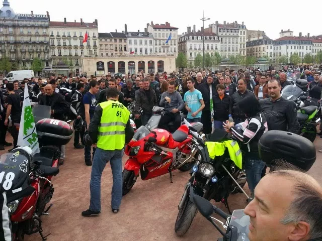 Manifestation des motards du Rhône ce samedi sur la place Bellecour