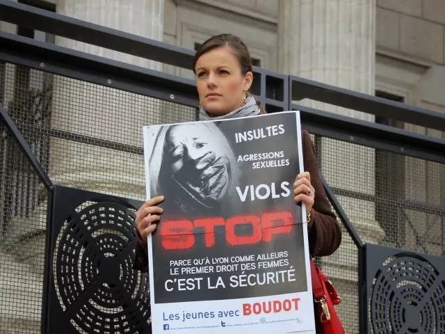 "Je suis élue, vous ne me parlez pas comme ça" : Isabelle Surply (RN) filme son altercation dans un supermarché à Lyon