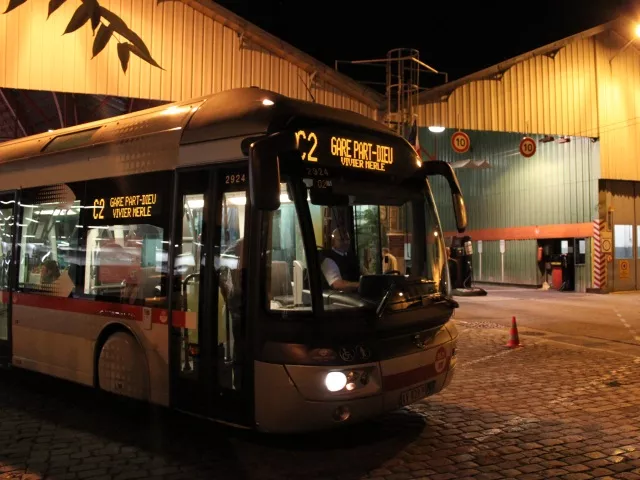 Lyon : les jeunes volent un bus articulé et font une courte virée avec