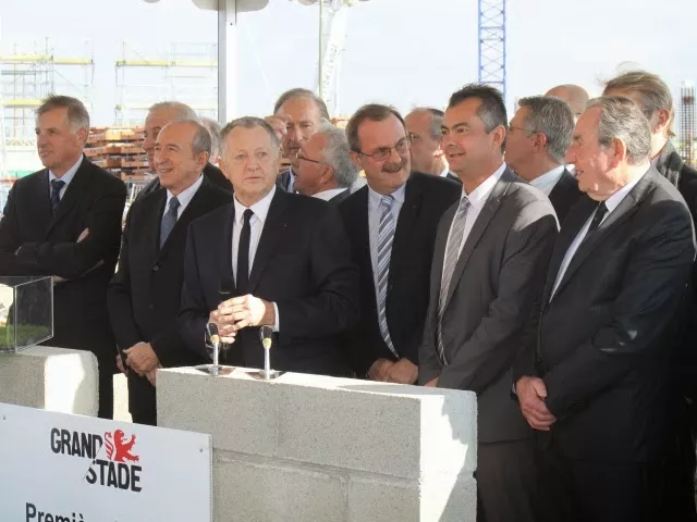 OL : le Grand Stade inauguré pendant la Fête des Lumières 2015 selon Collomb