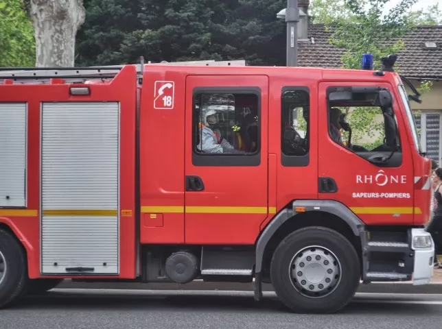 Bourg-en-Bresse : un incendie détruit un garage