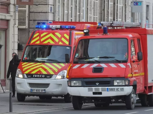 A Lyon, des pompiers menacés à l'arme blanche
