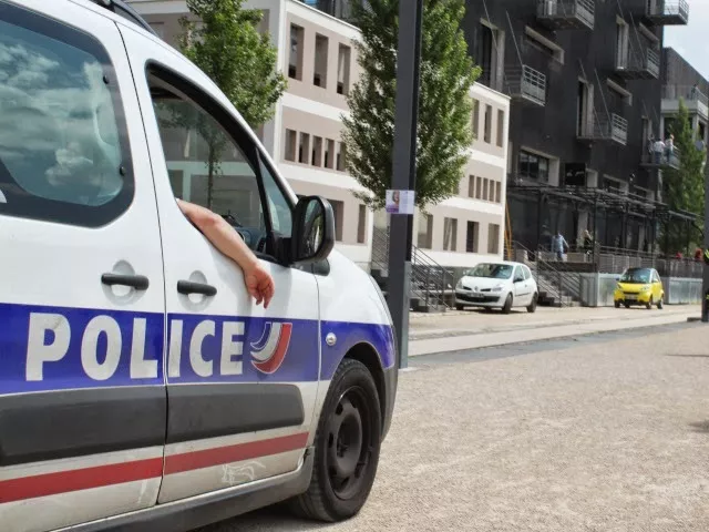 Des policiers pris pour cible à Lyon