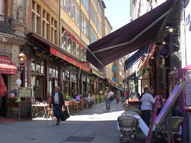 Lyon Violente Bagarre A Coups De Bouteilles Rue Merciere
