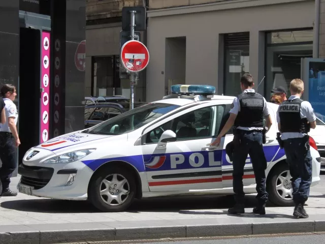 A Lyon, un homme armé menace les policiers