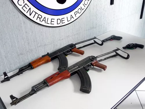 La Mulatière : des armes et des uniformes de gendarmes retrouvés dans un appartement
