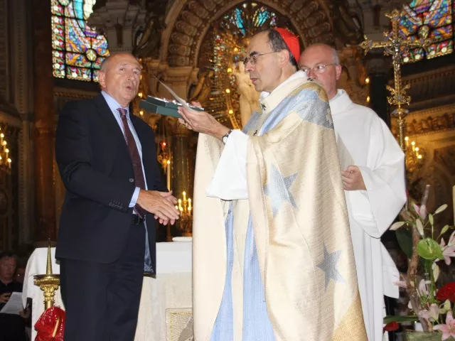 Pédophilie : Gérard Collomb évoque "le faux procès" fait au cardinal Barbarin