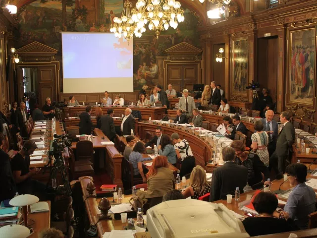 Lyon : un conseil municipal chargé d'émotions avant la reprise des débats