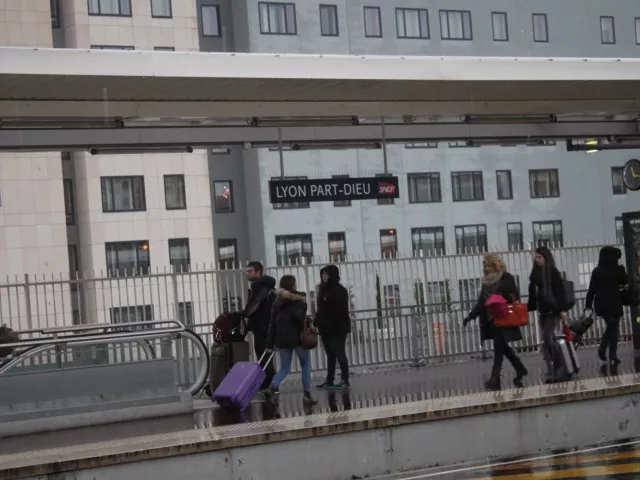Lyon : un contrôleur SNCF agressé ce vendredi