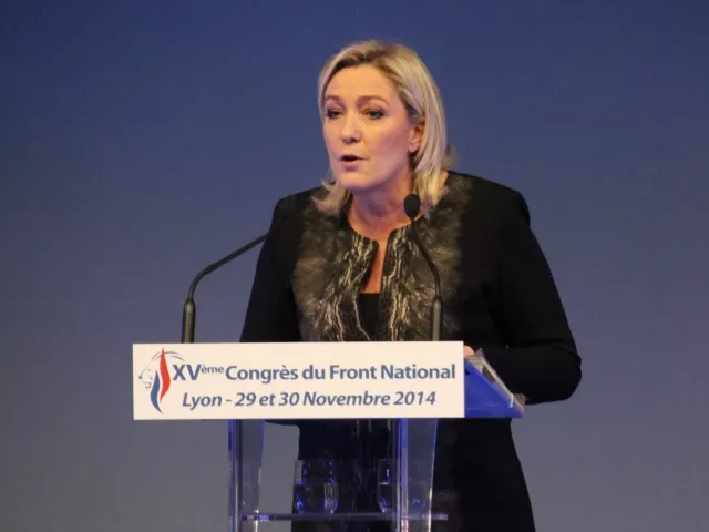 "Totalement dépassé", Gérard Collomb doit démissionner selon Marine Le Pen