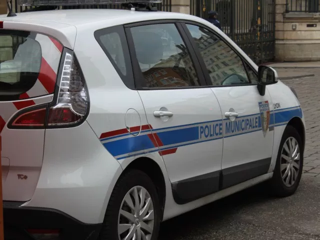 A Lyon, la police municipale fait grève pour être dotée d'armes de poing