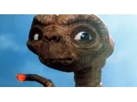 E.T. téléphonera maison à la Halle Tony Garnier