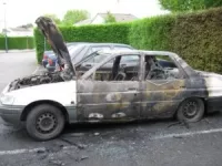 Il brûle une voiture à Lyon