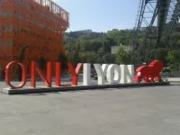 La statue Only Lyon s'installe &agrave; la Confluence