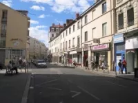 Lyon: Collomb veut un dimanche travaillé supplémentaire pour les commerçants