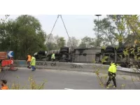 Un camion se couche sur une Nationale à Vaulx-en-Velin