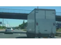 Un homme se jette sous un camion sur l'A43