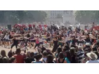 Un flashmob à Lyon pour les fans du LOU Rugby