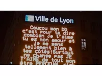 Saint-Valentin : déclarez votre flamme sur les panneaux de la Ville de Lyon