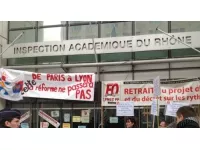 Une quarantaine d'enseignants s'est r&eacute;unie jeudi devant le rectorat de Lyon
