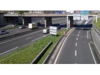 Lyon : un camion perd ses nacelles sur le périph'